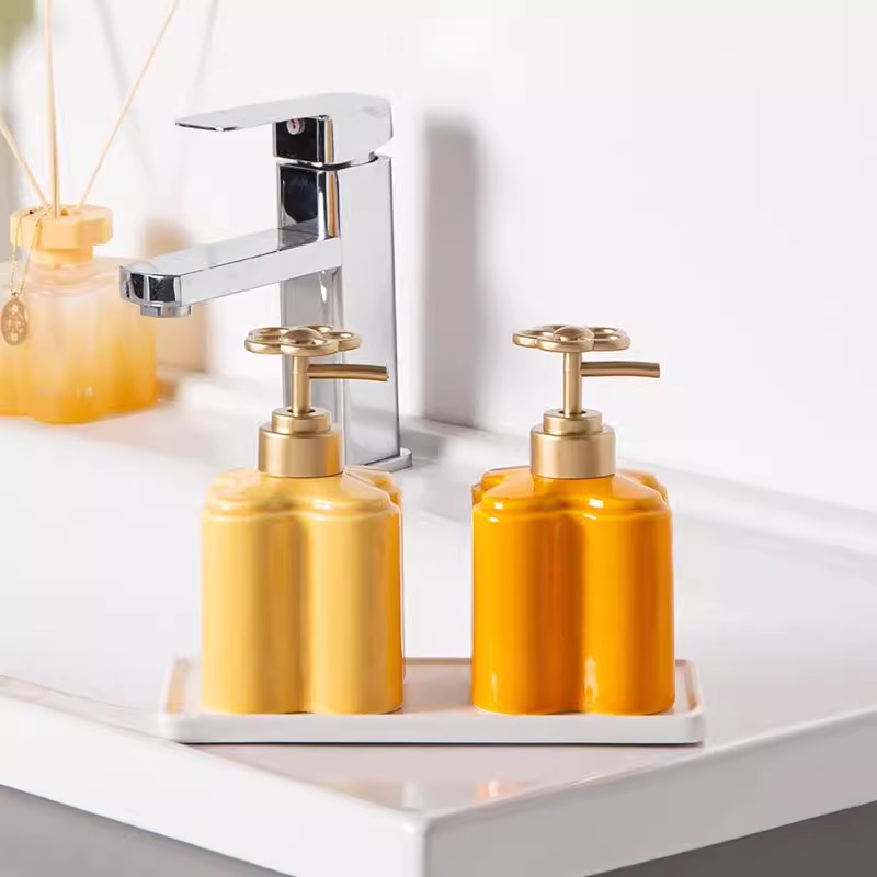 モダンなオレンジ花セラミックローションボトル浴室トイレハンド - Water Bottle Blank のレビューと価格